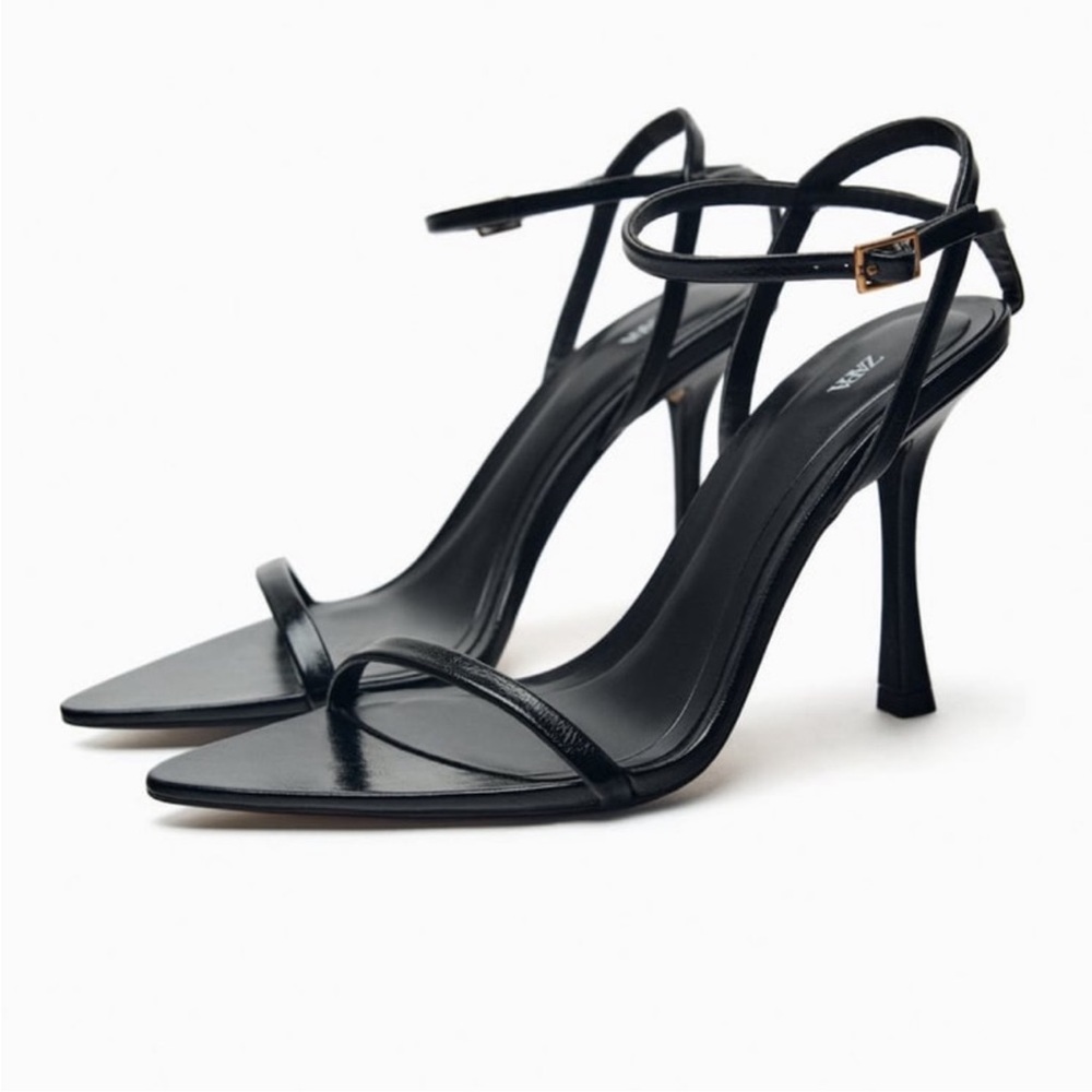 THIN STRAPPY SANDALS